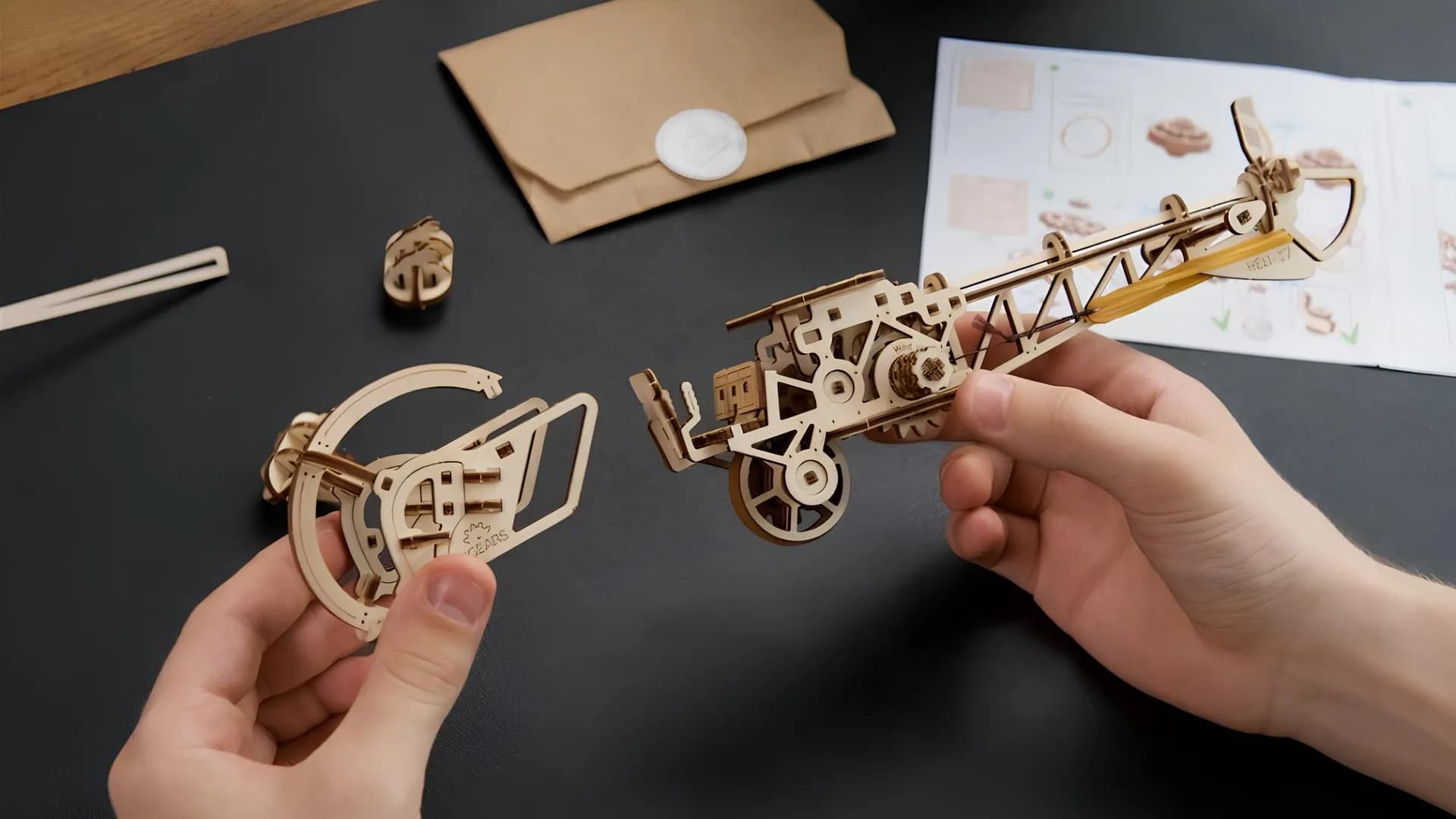 Деревянный 3D конструктор UGEARS Мини вертолет (70225)
