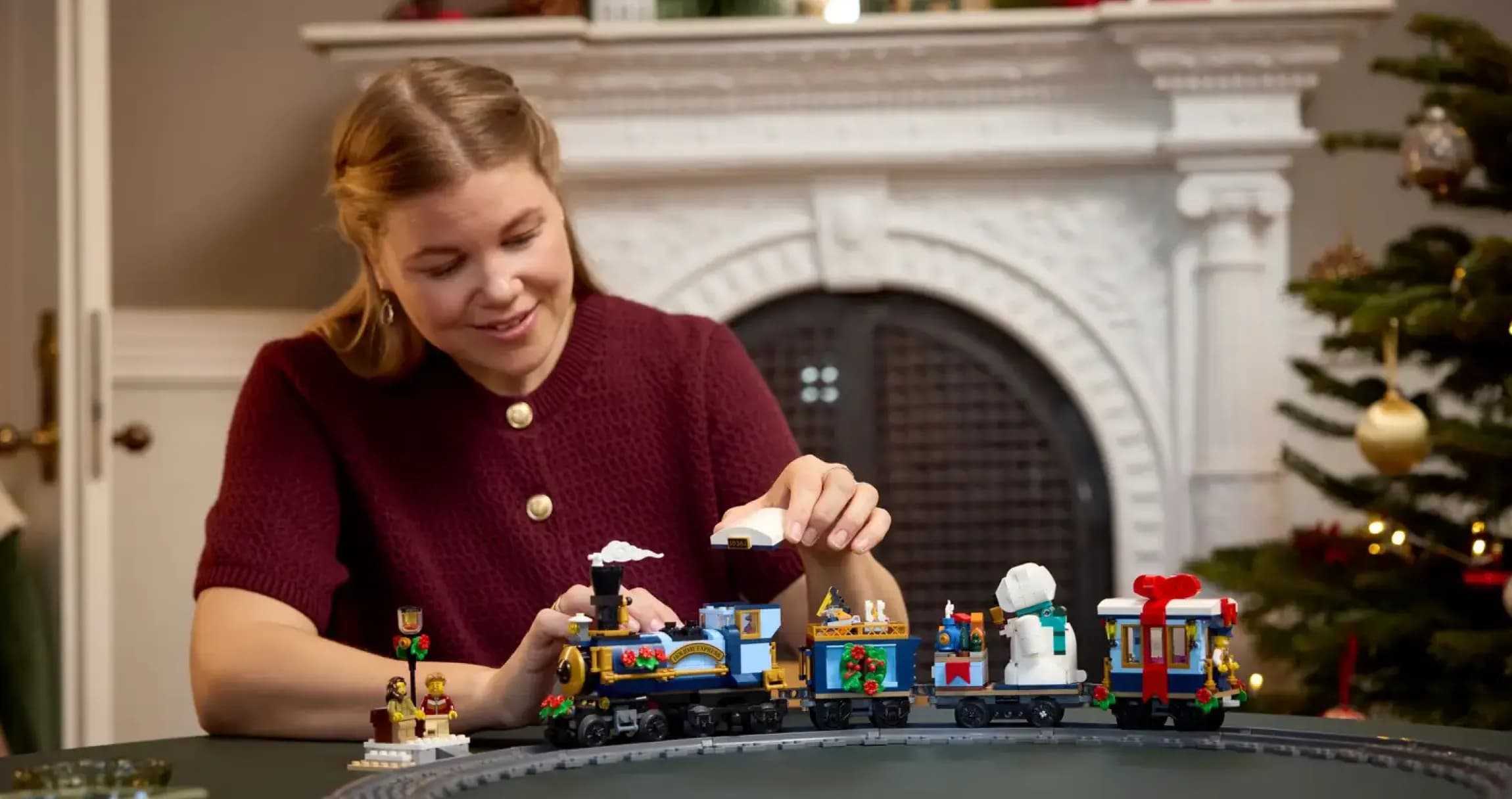 Конструктор LEGO Icons Праздничный экспресс (10361)
