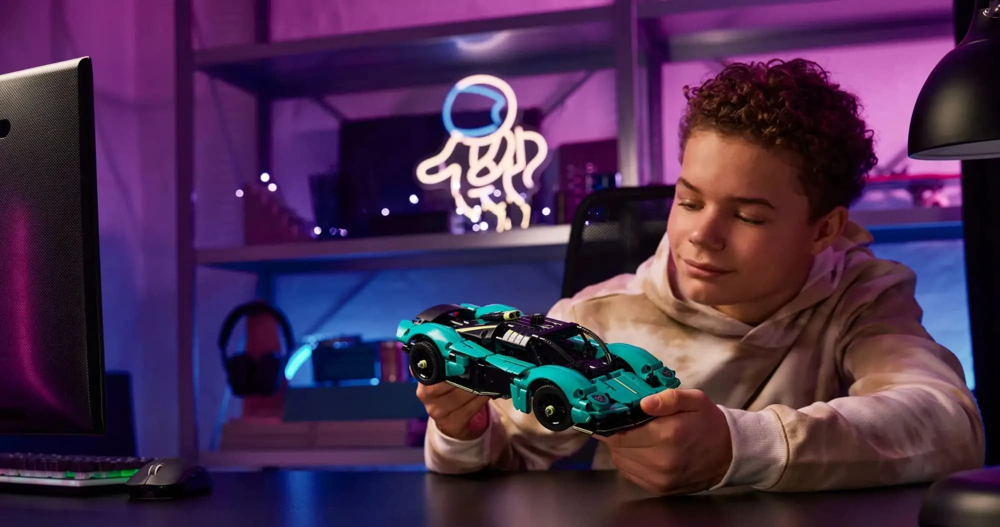 Конструктор LEGO Technic Aston Martin Valkyrie (42208)