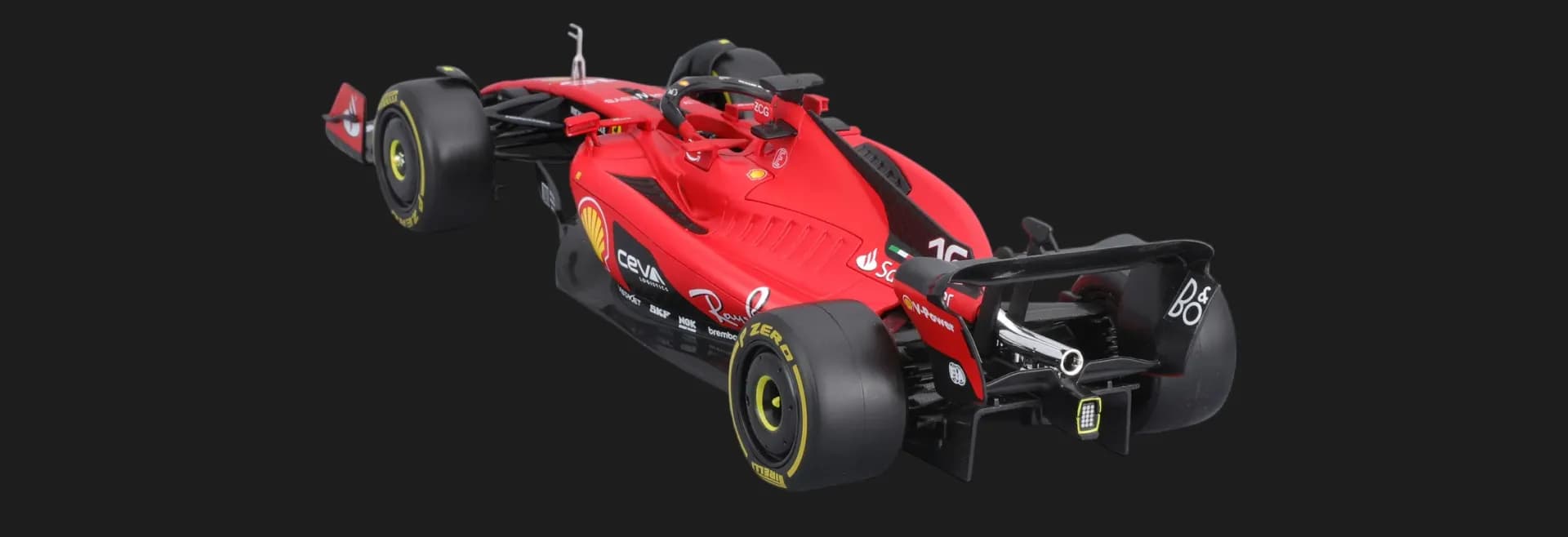 Автомодель с фигуркой Bburago Race — Ferrari SF-23 в ассортименте (1:24) (18-26809)