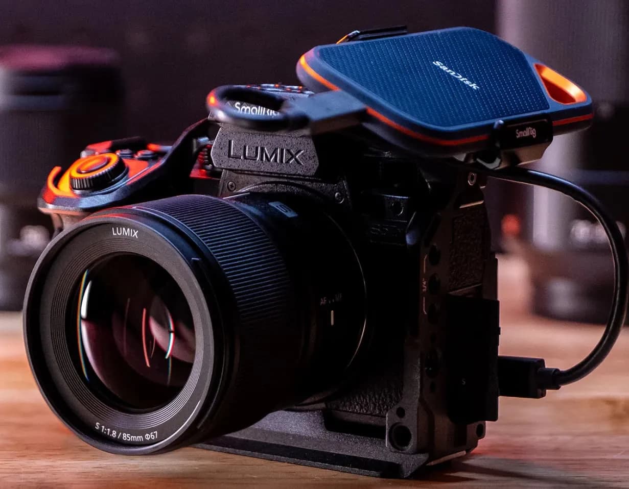 Цифровой фотоаппарат Panasonic Lumix S DC-S5 IIX Kit 20-60mm (DC-S5M2XKEE) (Standard)