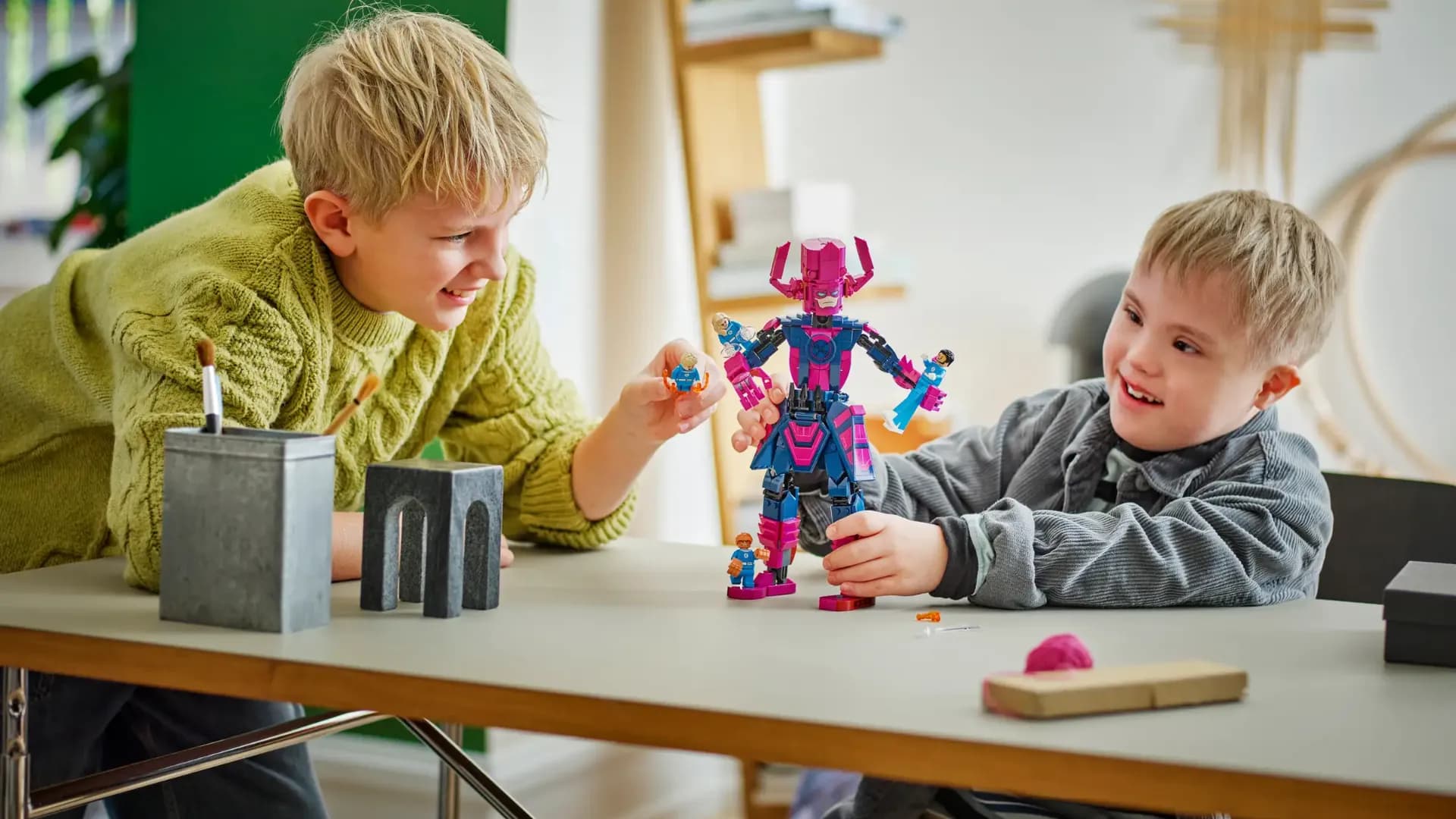 Конструктор LEGO Marvel Фантастическая четверка против Галактуса: фигурка для сборки (76316)