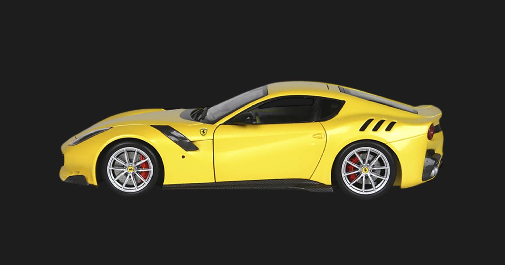 Автомодель Bburago — Ferrari F12Tdf в ассортименте, 1:24 (Yellow, Red) (18-26021)