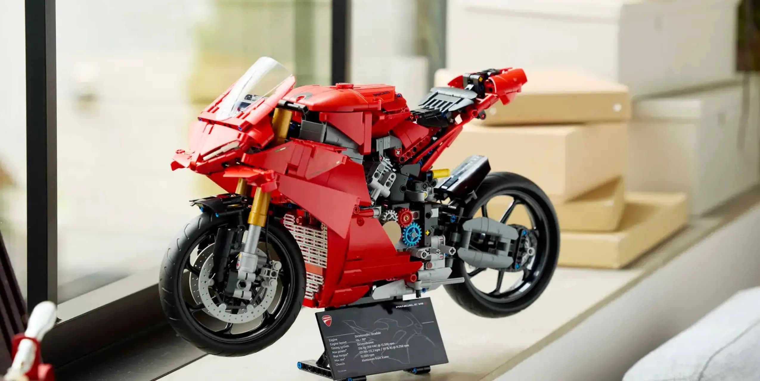 Конструктор LEGO Technic Мотоцикл Ducati Panigale V4 S (42202)