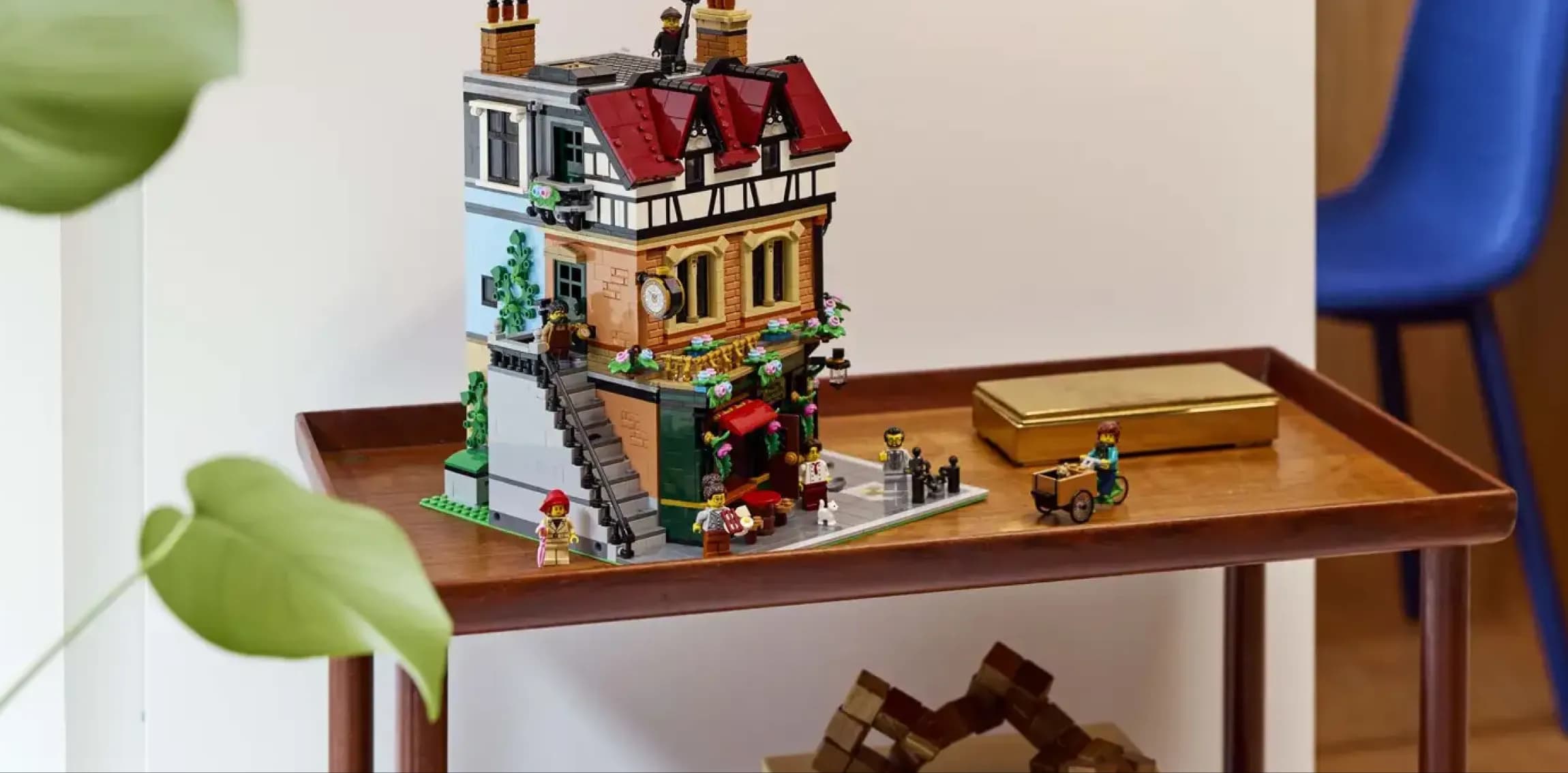 Конструктор LEGO Icons Тюдоровский уголок (10350)