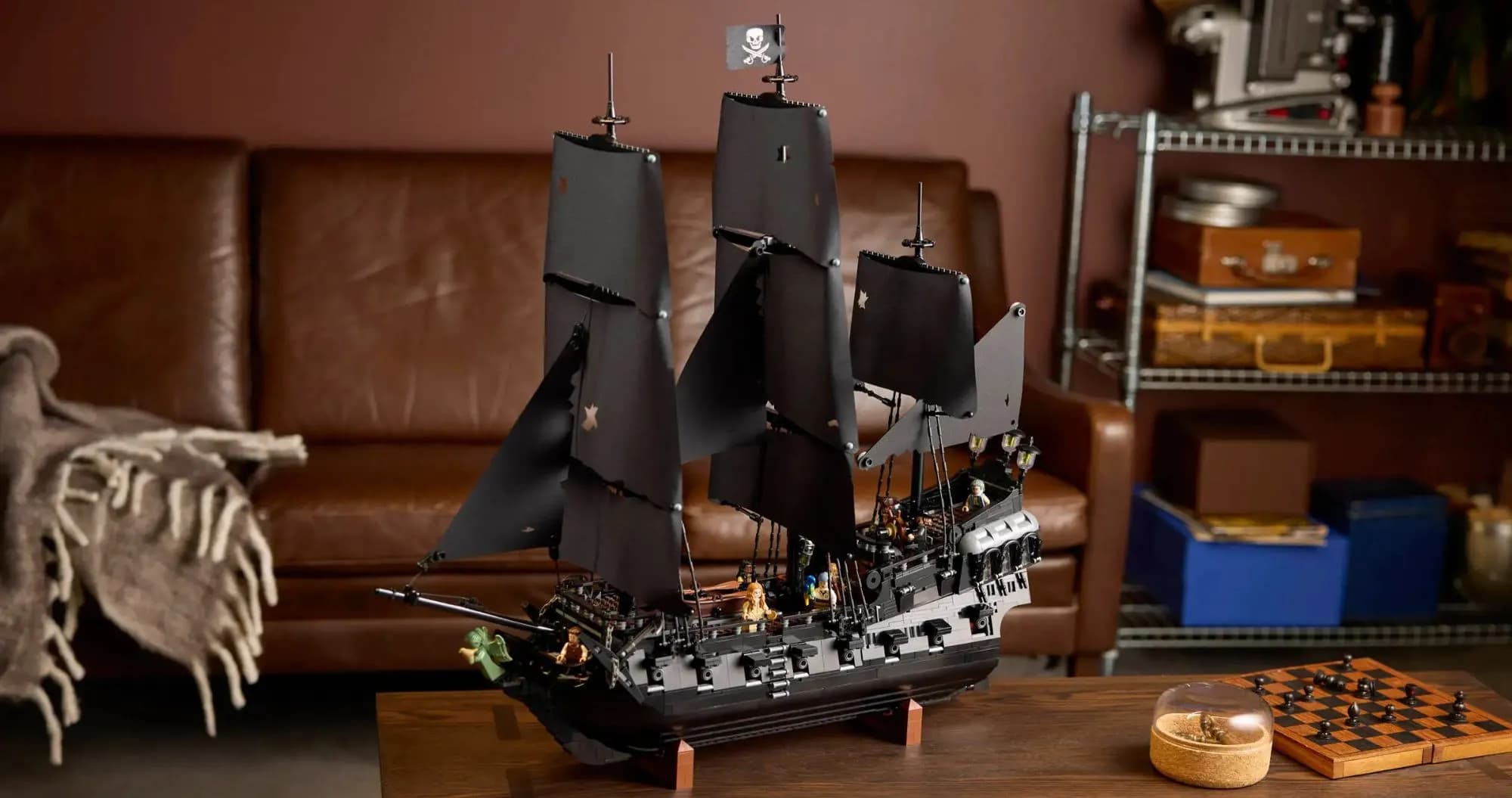 Конструктор LEGO Icons Пиратский корабль капитана Джека Воробья (10365)