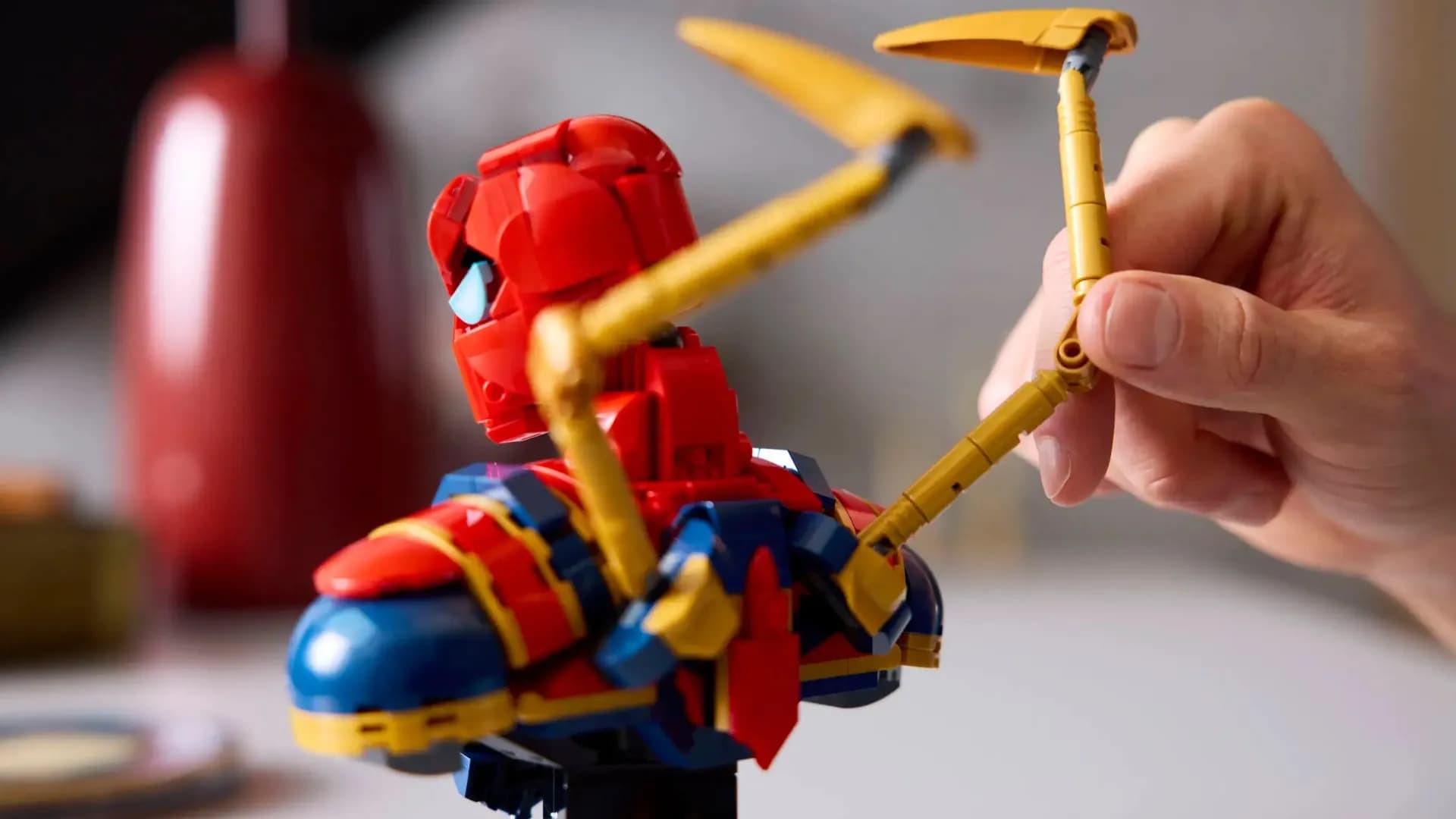 Конструктор LEGO Marvel Бюст Железного Человека-Паука (76326)