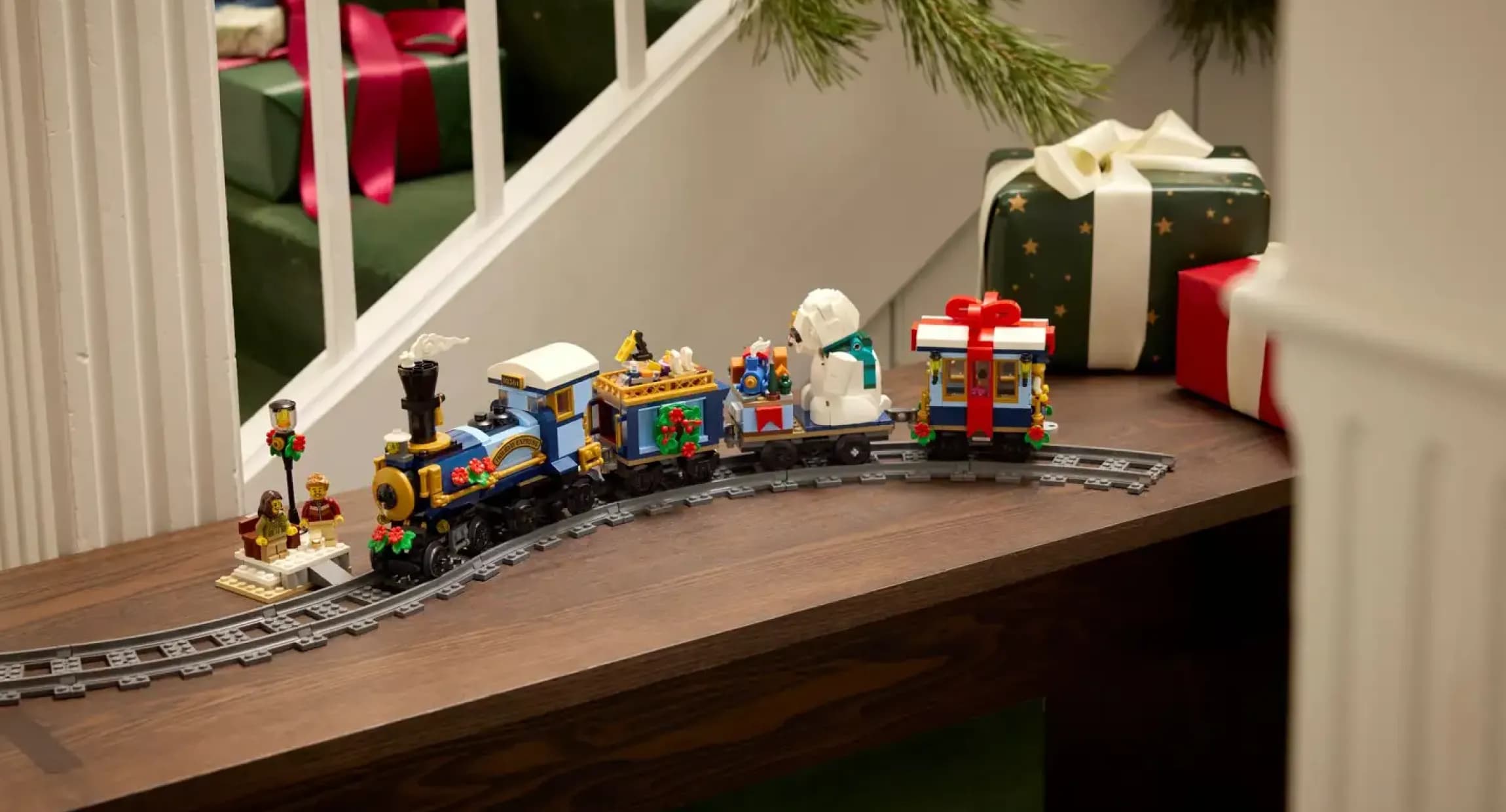 Конструктор LEGO Icons Праздничный экспресс (10361)