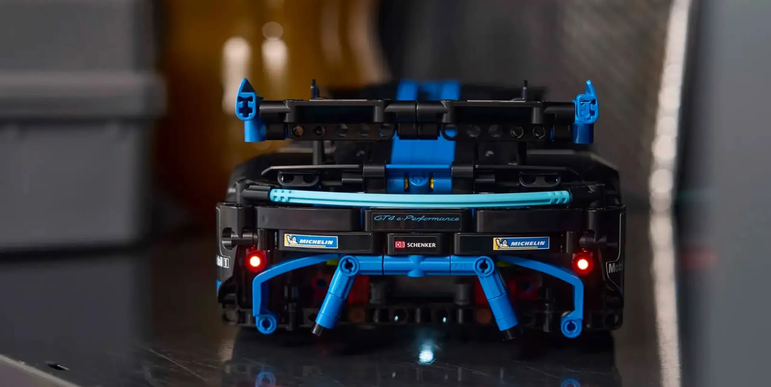 Конструктор LEGO Technic Автомобиль для гонок Porsche GT4 E-Performance (42176)