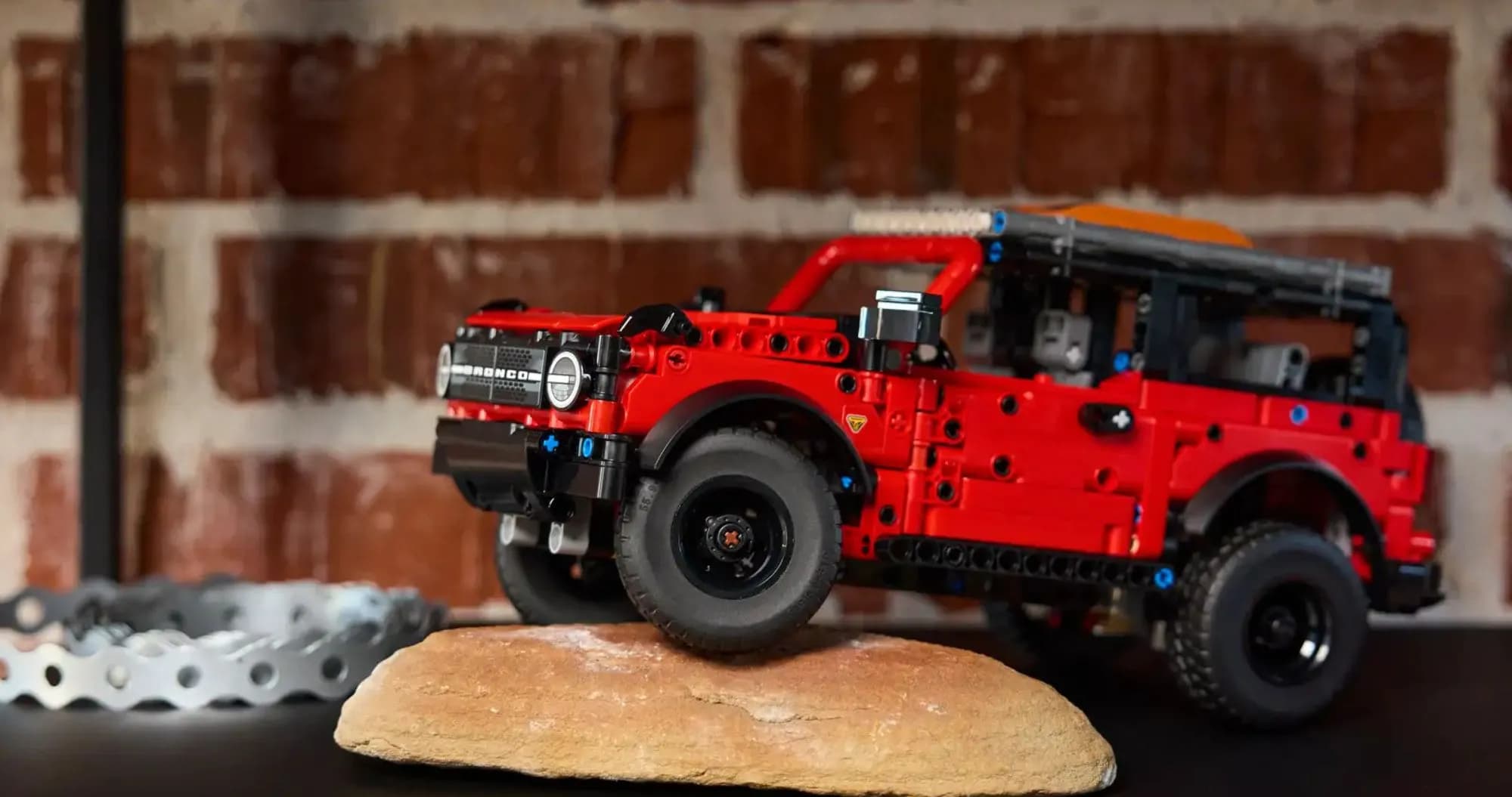 Конструктор LEGO Technic Ford Bronco SUV (42213)