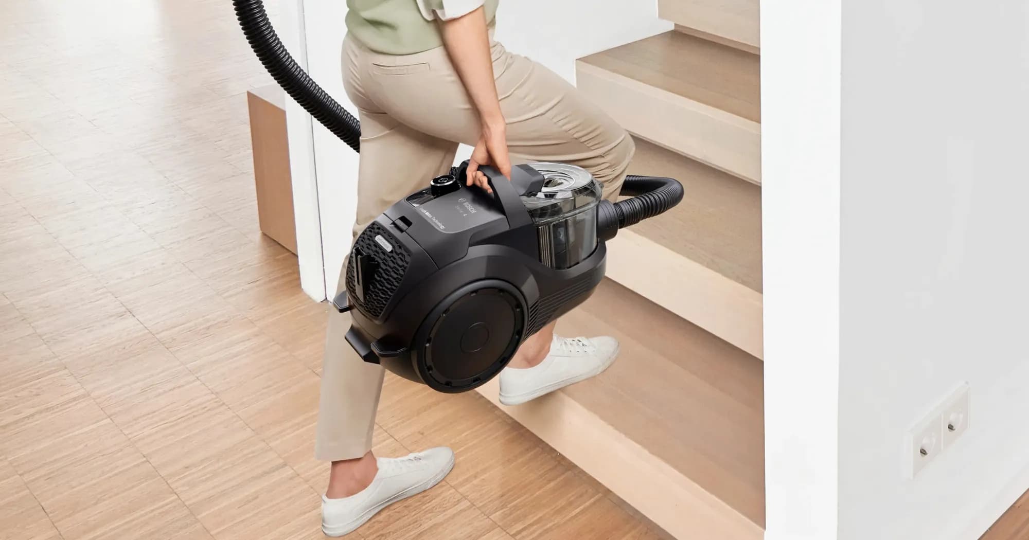 Пылесос безмешковый Bosch Serie 4 BGC21X200 (Black)