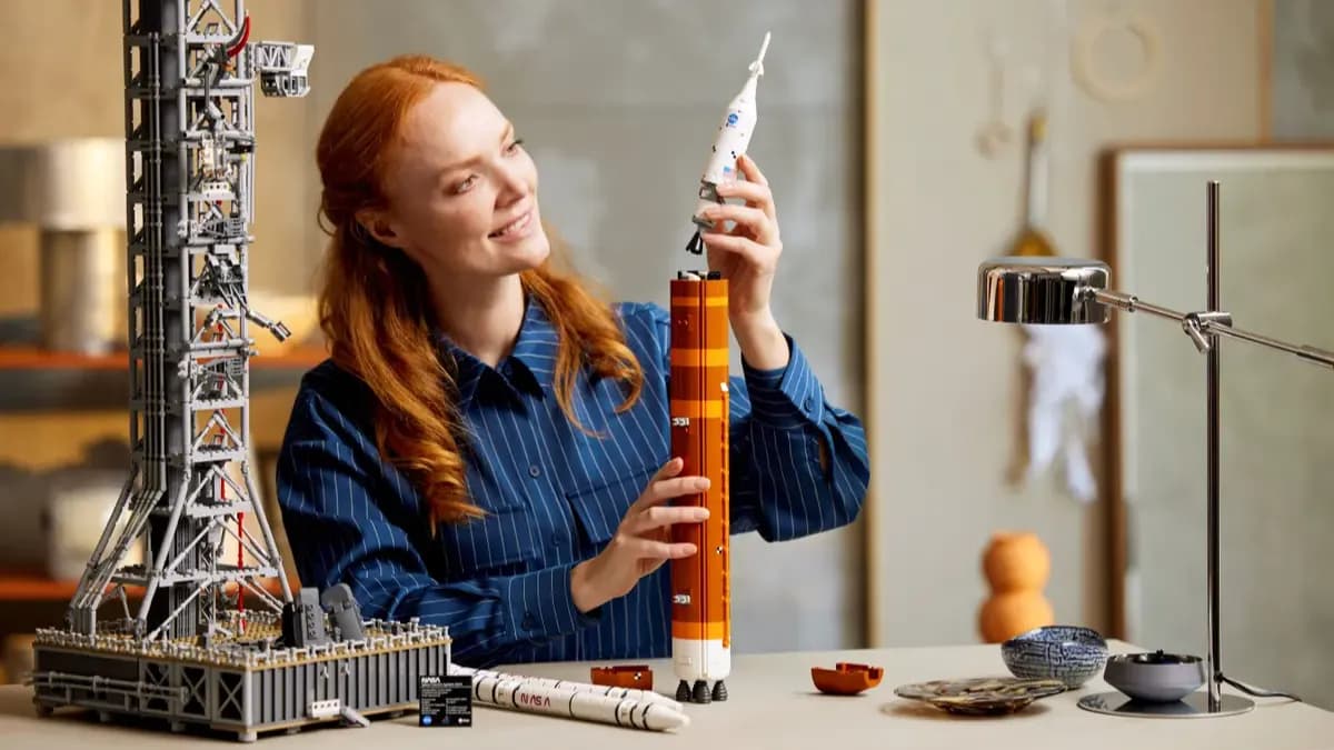Конструктор LEGO Icons Система космического запуска NASA «Артемида» (10341)