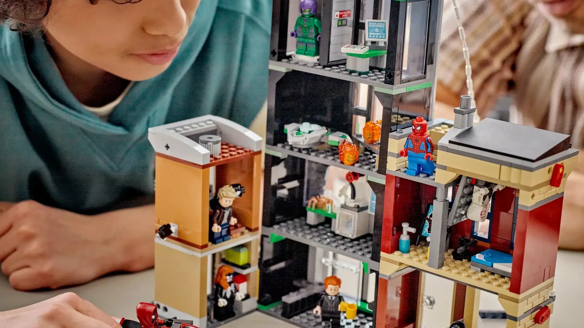 Конструктор LEGO Marvel Человек-паук против Оскорпа (76324)